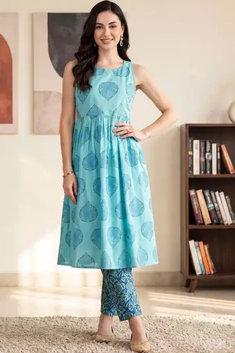 Women Ethnic Motifs Printed Empire Pure Cotton Kurti with Trousers