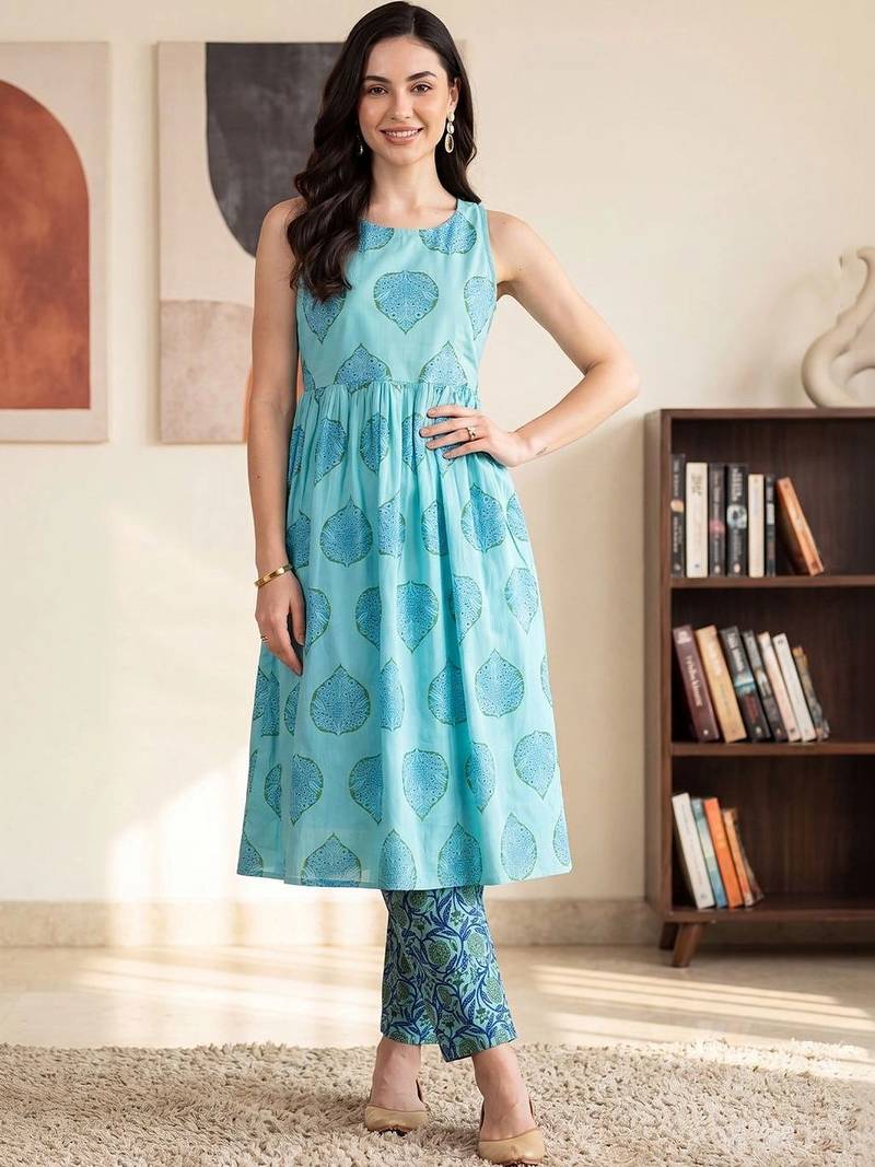 Women Ethnic Motifs Printed Empire Pure Cotton Kurti with Trousers