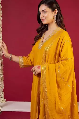 Women Ethnic Motifs Embroidered Regular Kurta with Trousers & With Dupatta