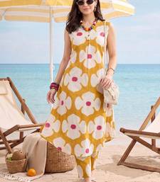 Women Floral Printed Regular Pure Cotton Kurta with Trousers