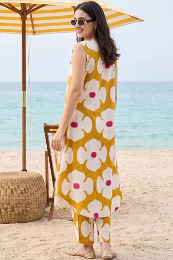 Women Floral Printed Regular Pure Cotton Kurta with Trousers