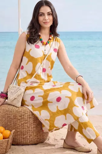 Women Floral Printed Regular Pure Cotton Kurta with Trousers