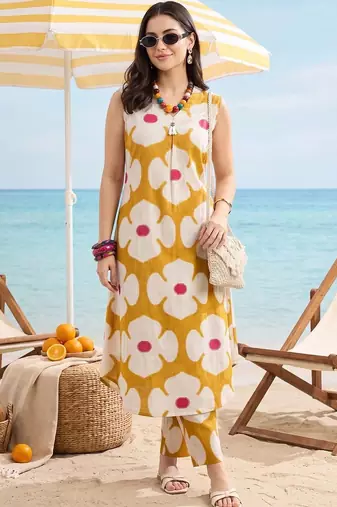 Women Floral Printed Regular Pure Cotton Kurta with Trousers