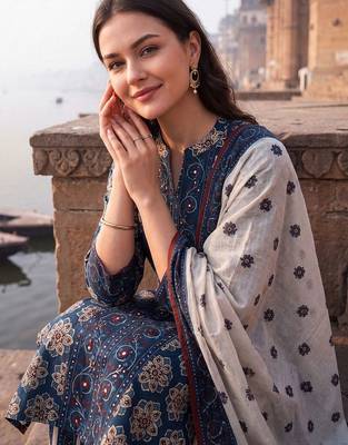 Women Floral Printed Regular Pure Cotton Kurta with Trousers & With Dupatta 2