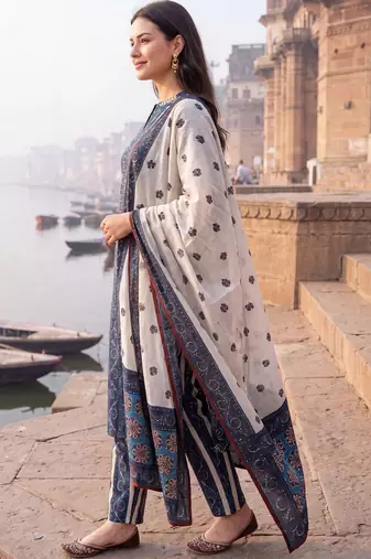 Women Floral Printed Regular Pure Cotton Kurta with Trousers & With Dupatta
