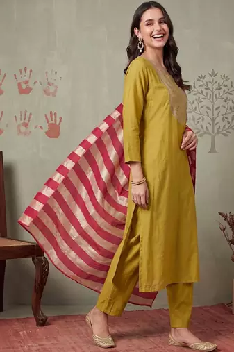 Women Ethnic Motifs Embroidered Regular Thread Work Kurta with Trousers & With Dupatta