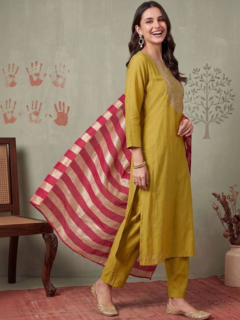 Women Ethnic Motifs Embroidered Regular Thread Work Kurta with Trousers & With Dupatta