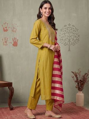 Women Ethnic Motifs Embroidered Regular Thread Work Kurta with Trousers & With Dupatta 3