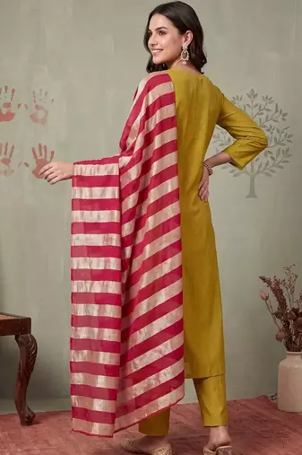 Women Ethnic Motifs Embroidered Regular Thread Work Kurta with Trousers & With Dupatta
