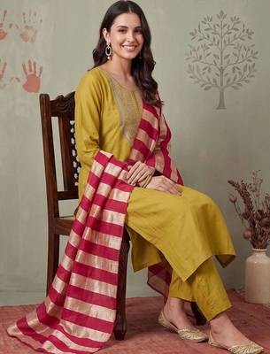 Women Ethnic Motifs Embroidered Regular Thread Work Kurta with Trousers & With Dupatta 5