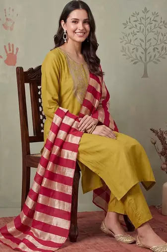 Women Ethnic Motifs Embroidered Regular Thread Work Kurta with Trousers & With Dupatta