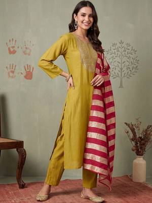 Women Ethnic Motifs Embroidered Regular Thread Work Kurta with Trousers & With Dupatta 6