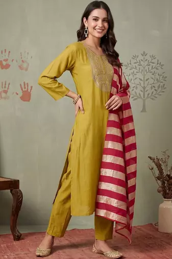 Women Ethnic Motifs Embroidered Regular Thread Work Kurta with Trousers & With Dupatta
