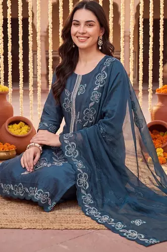 Women Floral Embroidered Regular Thread Work Kurta with Trousers & With Dupatta