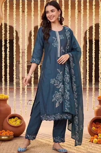 Women Floral Embroidered Regular Thread Work Kurta with Trousers & With Dupatta
