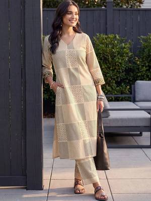 Women Printed Regular Pure Cotton Kurta with Trousers 1
