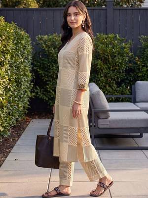 Women Printed Regular Pure Cotton Kurta with Trousers 3