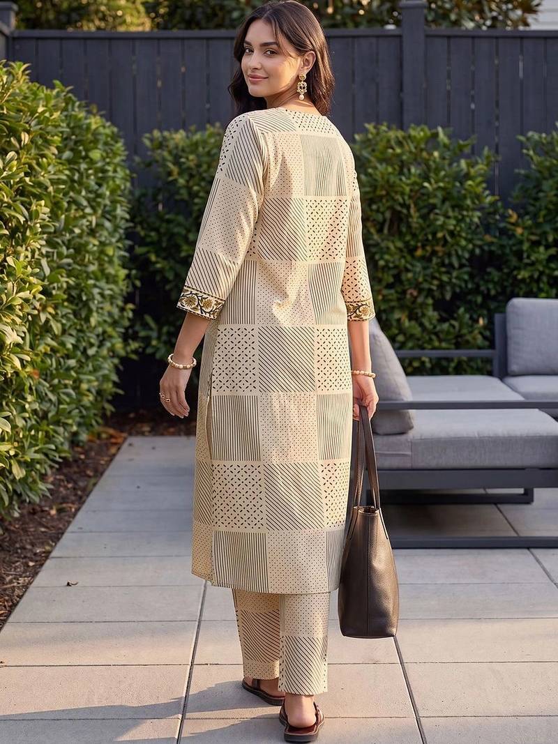 Women Printed Regular Pure Cotton Kurta with Trousers