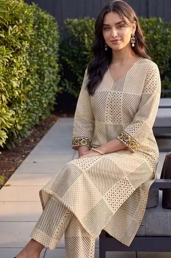 Women Printed Regular Pure Cotton Kurta with Trousers