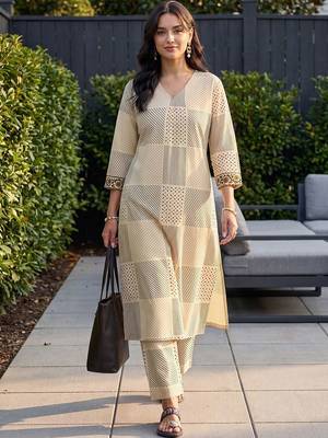 Women Printed Regular Pure Cotton Kurta with Trousers 6