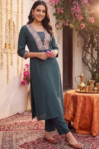 Women Ethnic Motifs Embroidered Regular Thread Work Kurta with Trousers