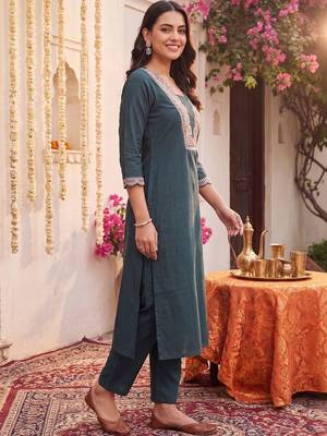 Women Ethnic Motifs Embroidered Regular Thread Work Kurta with Trousers 3