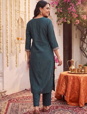 Women Ethnic Motifs Embroidered Regular Thread Work Kurta with Trousers 4