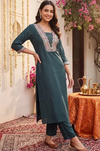 Women Ethnic Motifs Embroidered Regular Thread Work Kurta with Trousers