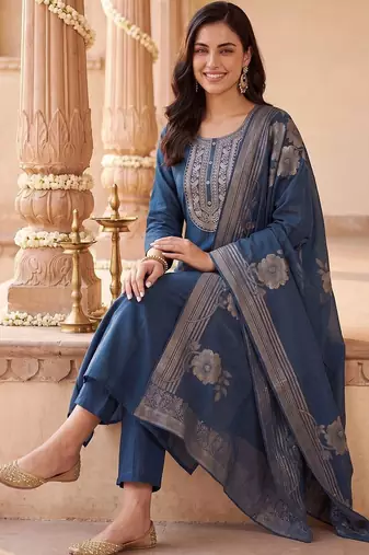 Women Ethnic Motifs Embroidered Regular Thread Work Kurta with Trousers & With Dupatta