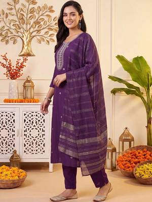 Women Ethnic Motifs Embroidered Regular Thread Work Kurta with Trousers & With Dupatta 3