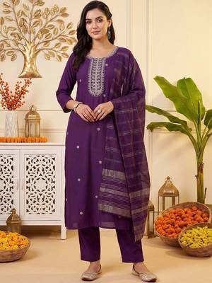 Women Ethnic Motifs Embroidered Regular Thread Work Kurta with Trousers & With Dupatta 6
