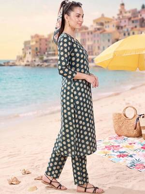 Women Printed Regular Pure Cotton Kurta with Trousers 1