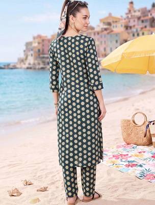 Women Printed Regular Pure Cotton Kurta with Trousers 4
