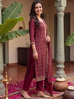 Women Ethnic Motifs Embroidered Regular Thread Work Kurta with Trousers & With Dupatta 3