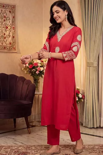 Women Ethnic Motifs Embroidered Regular Thread Work Kurta with Trousers