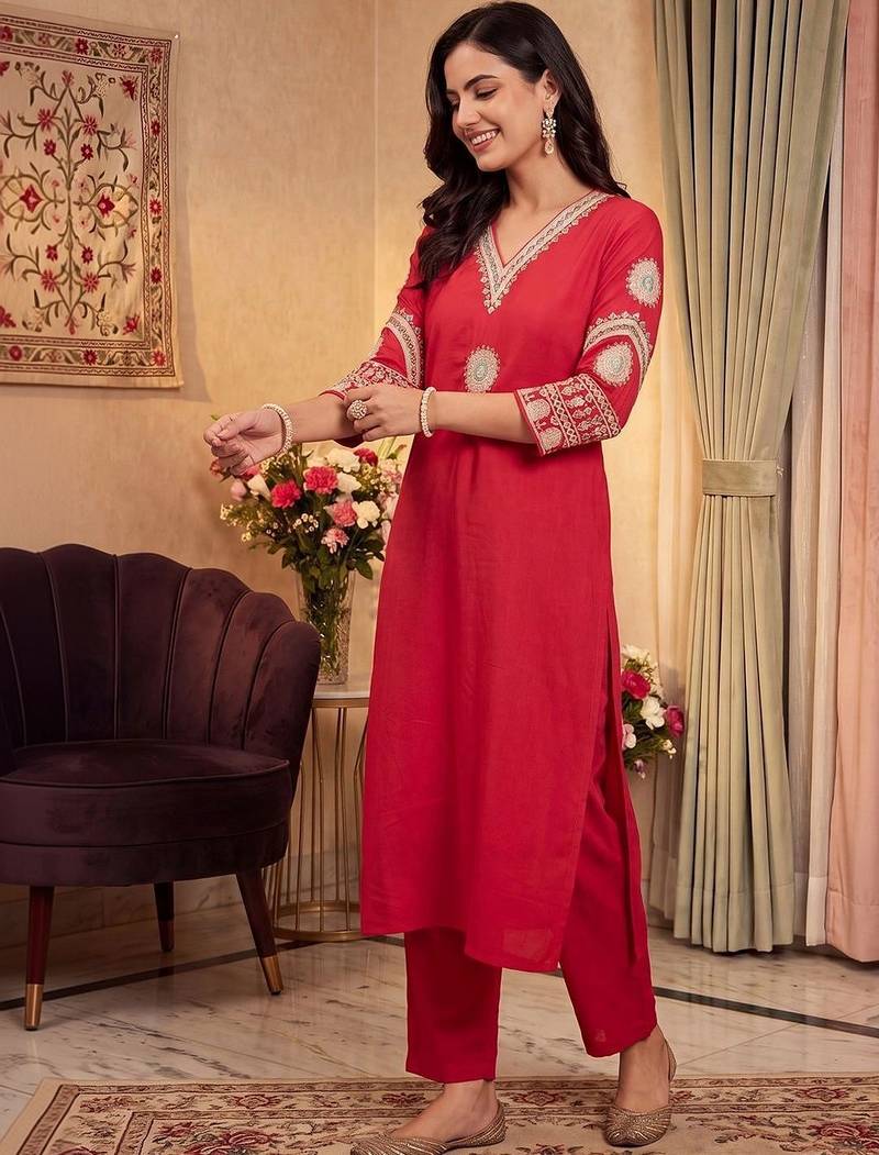Women Ethnic Motifs Embroidered Regular Thread Work Kurta with Trousers