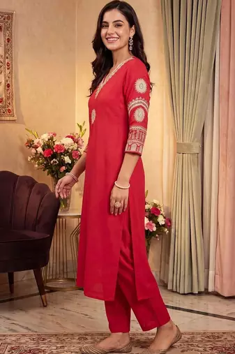 Women Ethnic Motifs Embroidered Regular Thread Work Kurta with Trousers