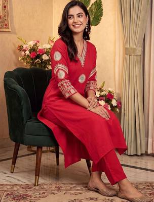 Women Ethnic Motifs Embroidered Regular Thread Work Kurta with Trousers 5