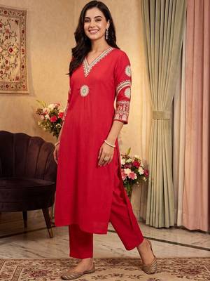 Women Ethnic Motifs Embroidered Regular Thread Work Kurta with Trousers 6
