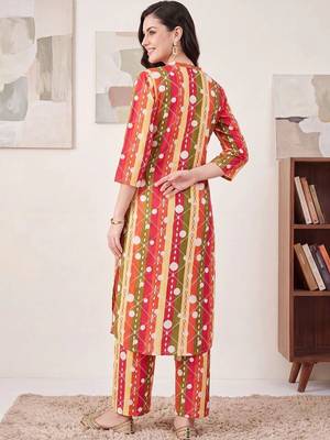 Women Printed Regular Pure Cotton Kurta with Palazzos 4