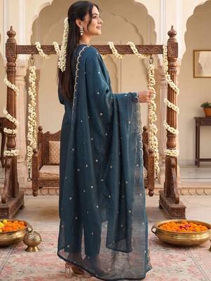 Women Ethnic Motifs Embroidered Regular Thread Work Kurta with Trousers & With Dupatta 3