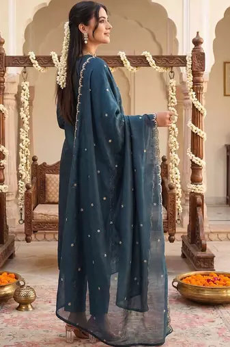 Women Ethnic Motifs Embroidered Regular Thread Work Kurta with Trousers & With Dupatta
