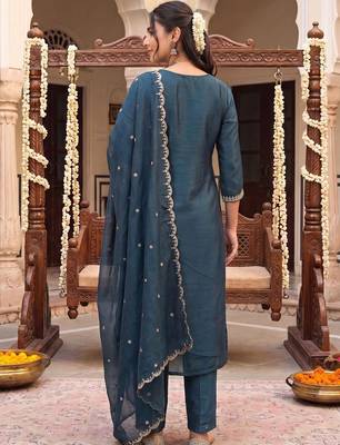 Women Ethnic Motifs Embroidered Regular Thread Work Kurta with Trousers & With Dupatta 4