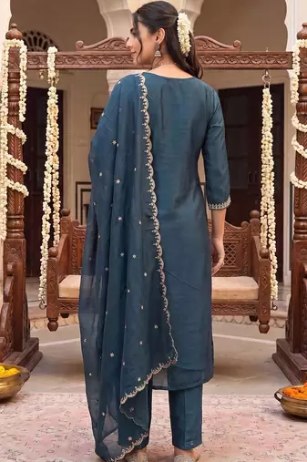 Women Ethnic Motifs Embroidered Regular Thread Work Kurta with Trousers & With Dupatta