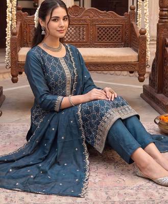 Women Ethnic Motifs Embroidered Regular Thread Work Kurta with Trousers & With Dupatta 5