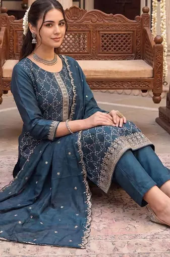 Women Ethnic Motifs Embroidered Regular Thread Work Kurta with Trousers & With Dupatta