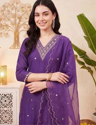 Women Ethnic Motifs Regular Kurta with Trousers & With Dupatta 2