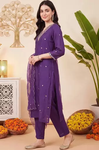 Women Ethnic Motifs Regular Kurta with Trousers & With Dupatta