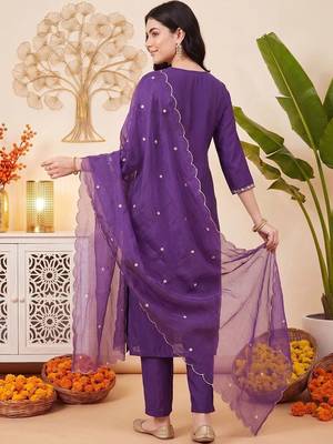 Women Ethnic Motifs Regular Kurta with Trousers & With Dupatta 4