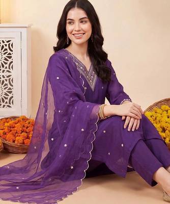 Women Ethnic Motifs Regular Kurta with Trousers & With Dupatta 5
